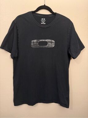 Oakley Steel Logo Black Short Sleeve Graphic Tee Regular Fit Men’s Large